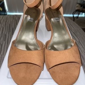 Camel suede block heel Worthington sandal